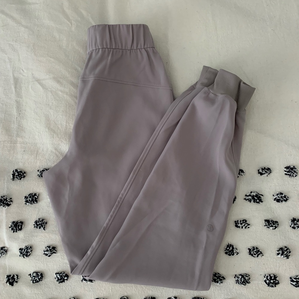 NWOT Lululemon On the Fly jogger